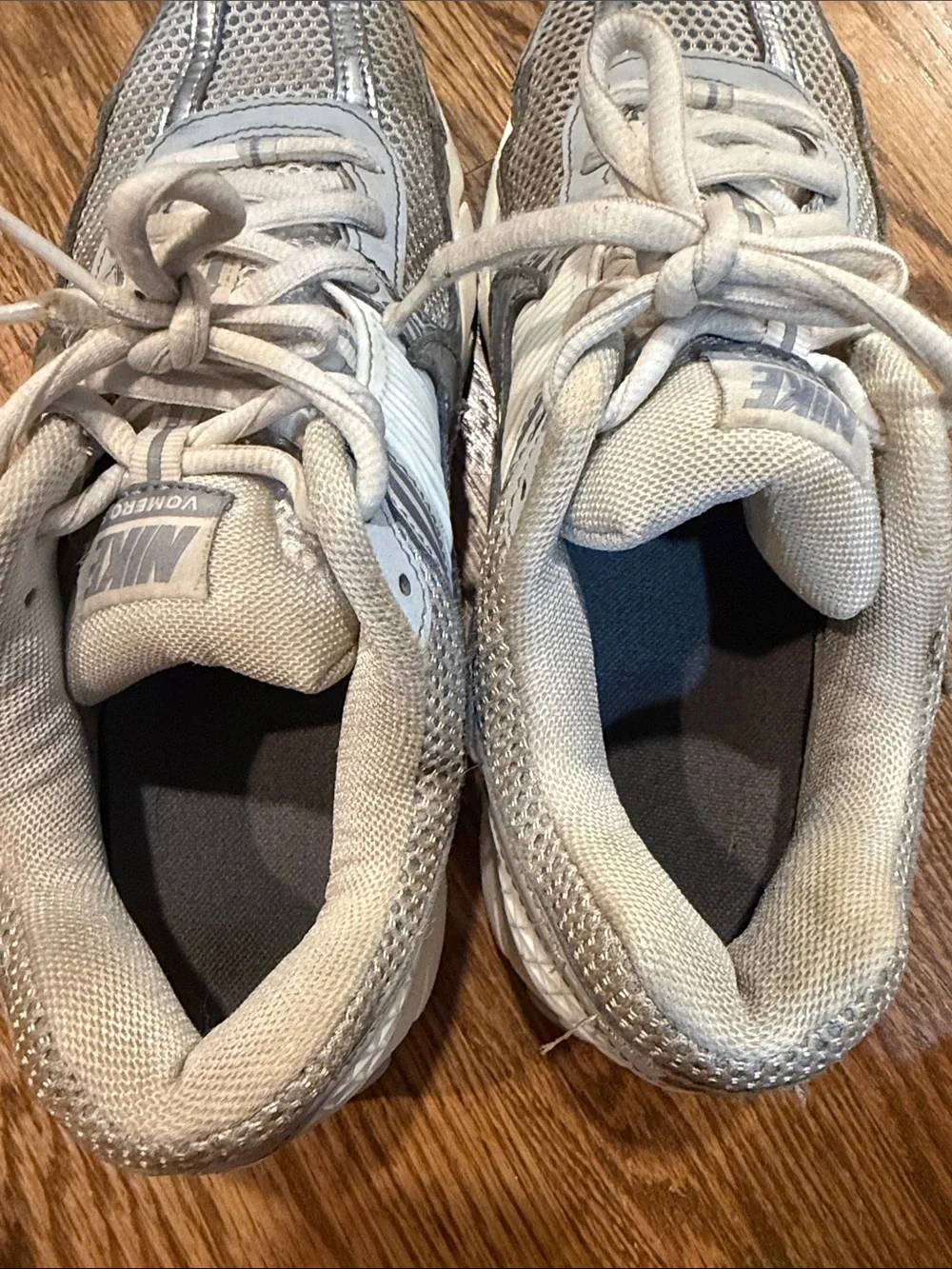 Nike Mens Zoom Vomero 5